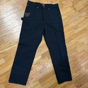 NWT Wrangler 38x30 workwear Ranger relaxed fit 9 tool pockets black